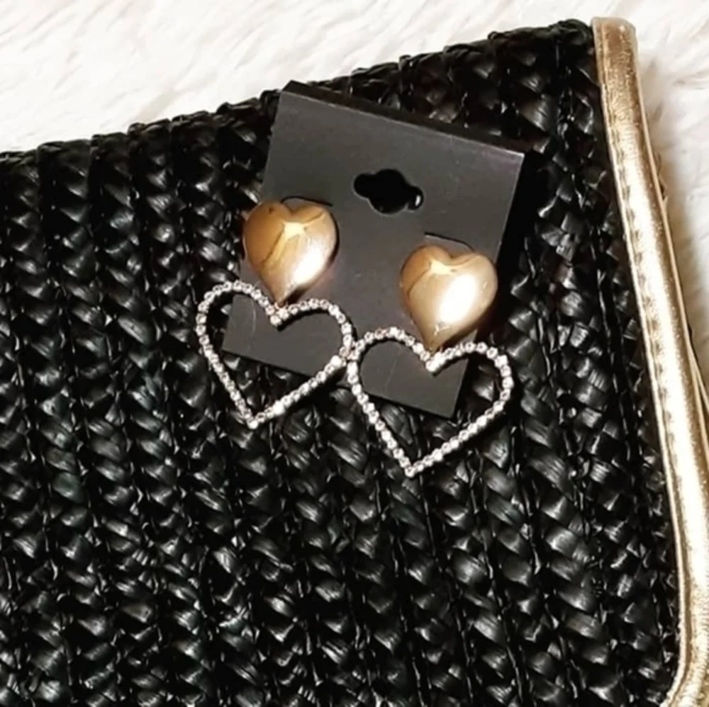 Gold Trimmed Envelope Clutch & Heart Earrings